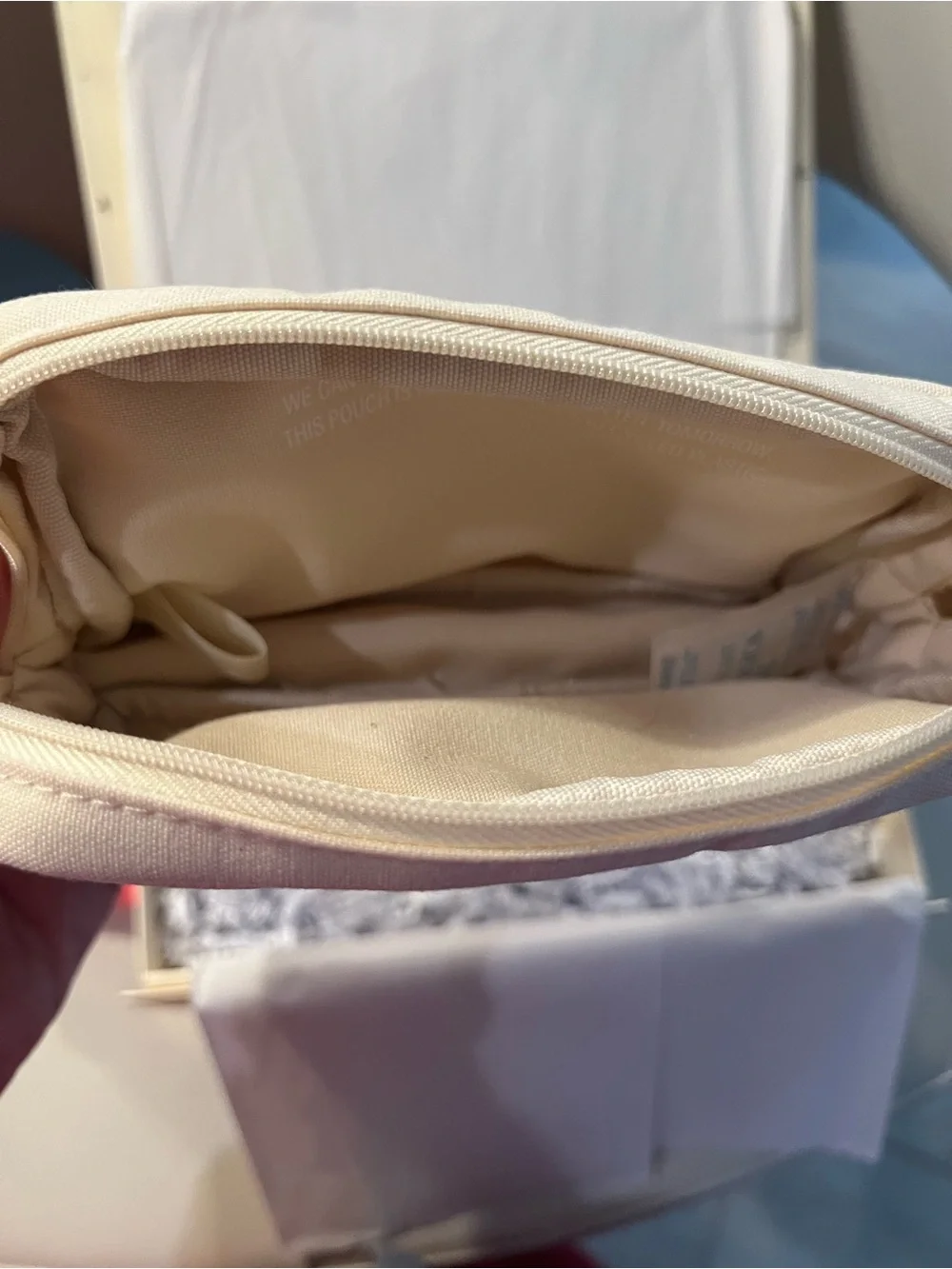VALENTINO BEAUTY Ivory Pouch Makeup Wristlet Bag Clutch Pouch NIB + Gift Box